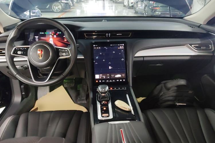 Used Hongqi H5 2024 2.0T Automatic Smart Connect Flagship Edition Center Console