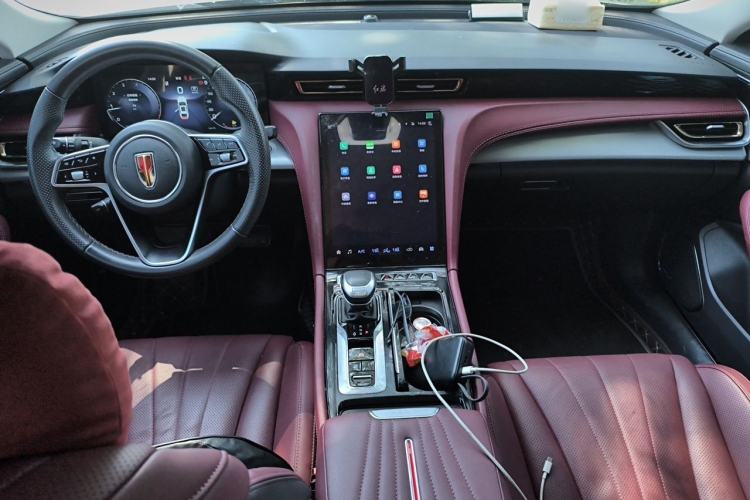 Used Hongqi H5 2024 2.0T Automatic Smart Connect Flagship Edition Center Console