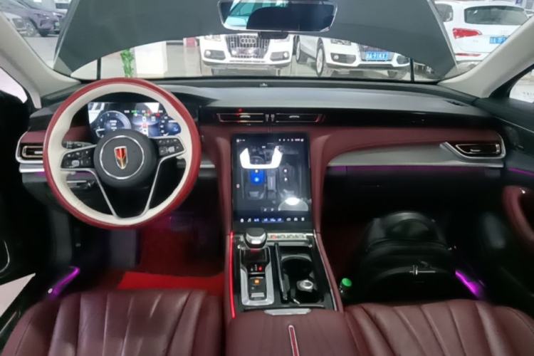 Used Hongqi H5 2024 2.0T Automatic Smart Connect Flagship Edition Center Console