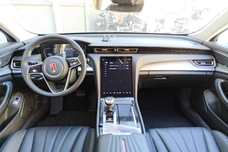 Used Hongqi H5 2024 1.5T DCT Smart Connect Flagship Edition Center Console