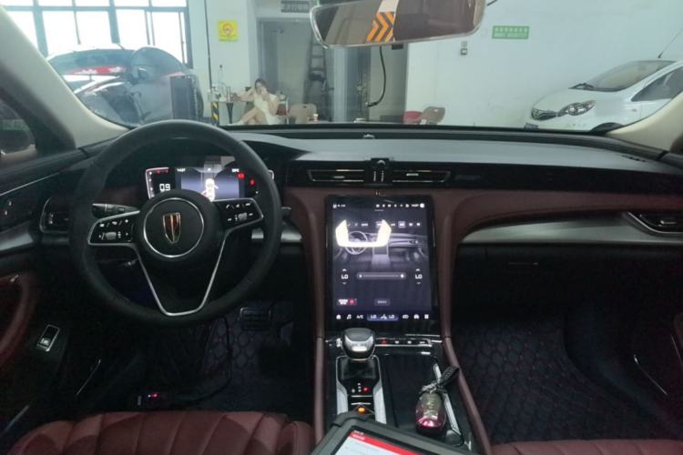 Used Hongqi H5 2024 1.5T DCT Smart Connect Flagship Edition Center Console