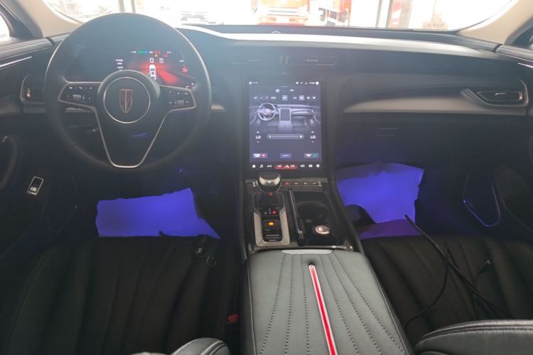 Used Hongqi H5 2024 2.0T Automatic Smart Connect Flagship Edition Center Console