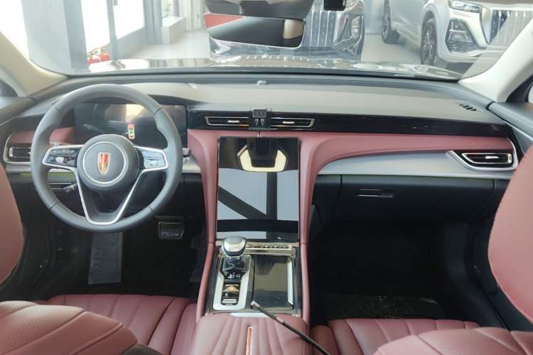 Used Hongqi H5 2024 2.0T Automatic Smart Connect Flagship Edition Center Console
