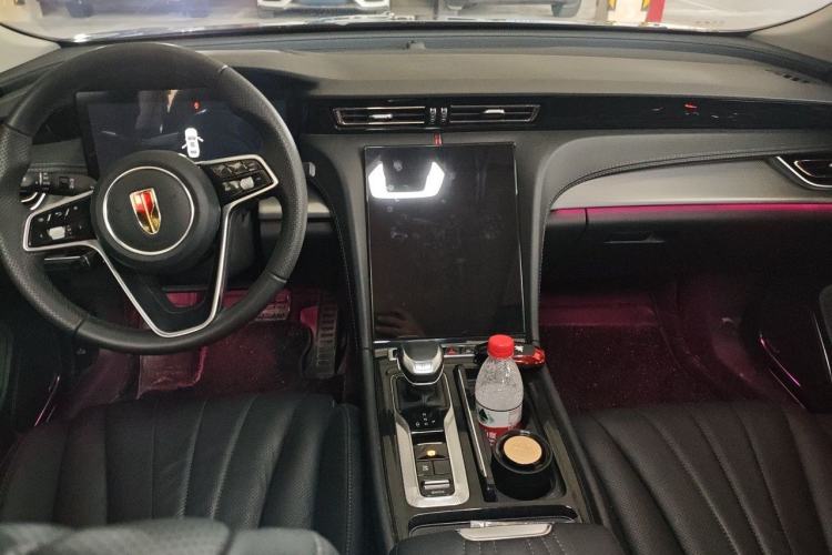 Used Hongqi H5 2024 2.0T Automatic Smart Connect Flagship Edition Center Console