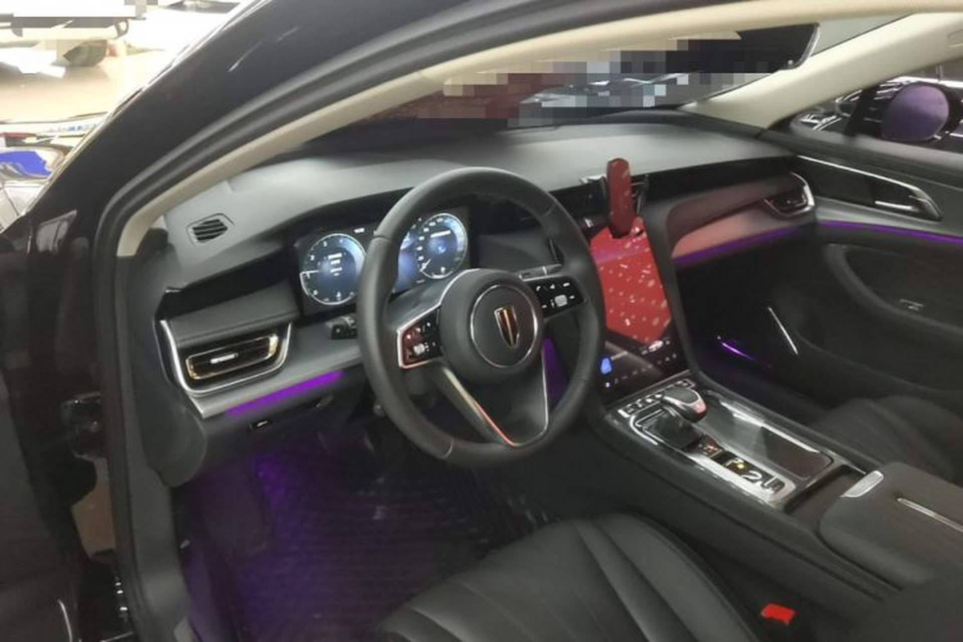 Used Hongqi H5 2024 2.0T Automatic Smart Connect Flagship Edition Center Console