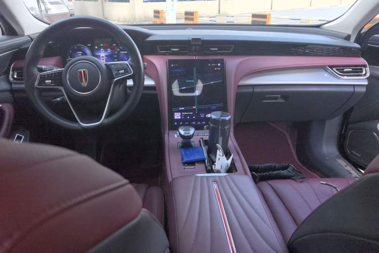 Used Hongqi H5 2024 2.0T Automatic Smart Connect Flagship Edition Center Console