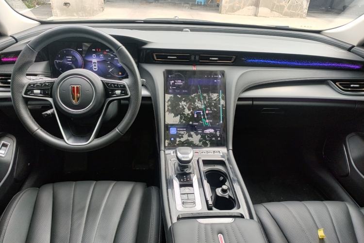 Used Hongqi H5 2024 2.0T Automatic Smart Connect Flagship Edition Center Console