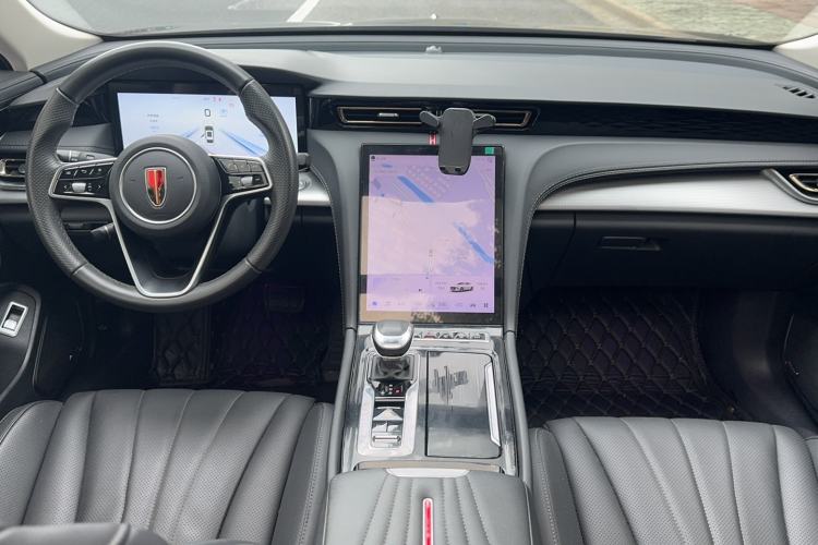 Used Hongqi H5 2024 2.0T Automatic Smart Connect Flagship Edition Center Console