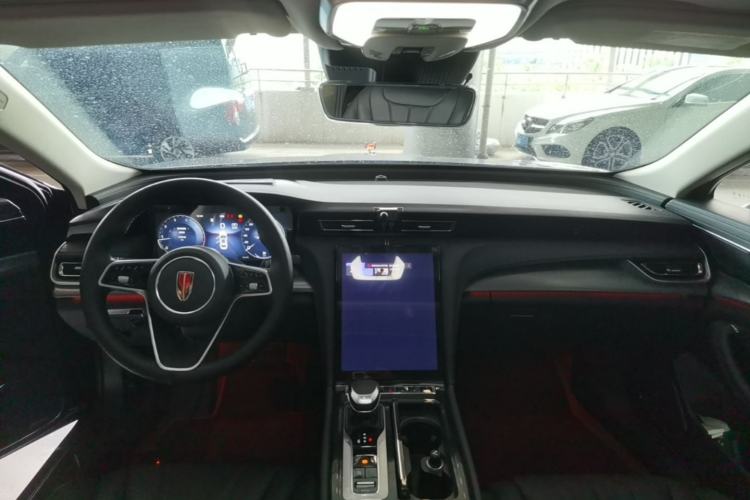Used Hongqi H5 2024 2.0T Automatic Smart Connect Flagship Edition Center Console