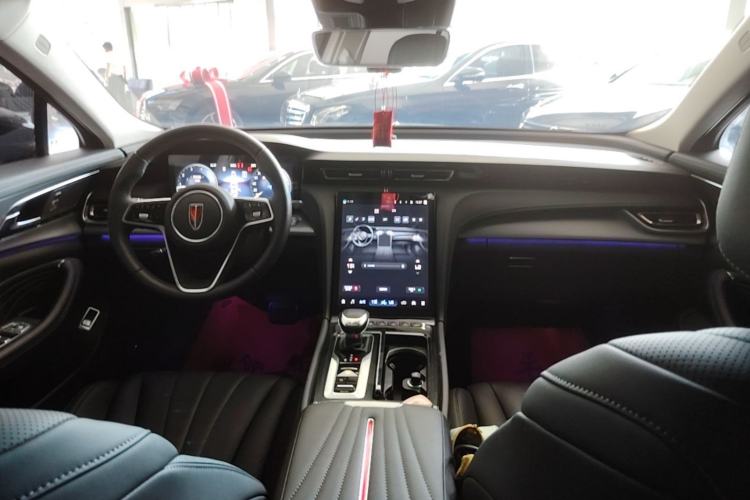 Used Hongqi H5 2024 2.0T Automatic Smart Connect Flagship Edition Center Console