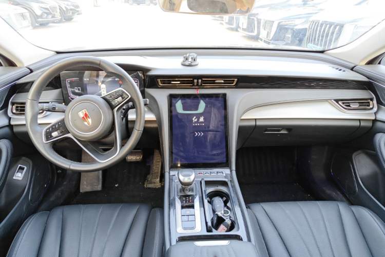 Used Hongqi H5 2024 1.5T DCT Smart Connect Flagship Edition Center Console