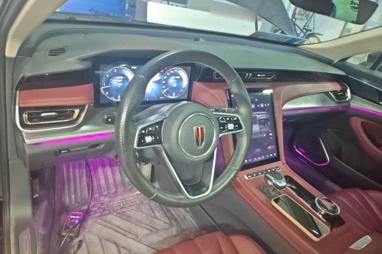 Used Hongqi H5 2024 2.0T Automatic Smart Connect Flagship Edition Center Console