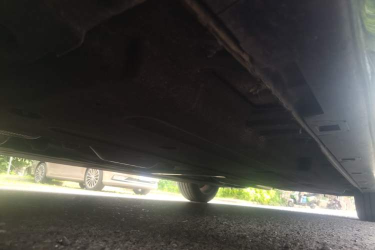 Used Hongqi H5 2024 2.0T Automatic Smart Connect Flagship Edition Chassis Front Left