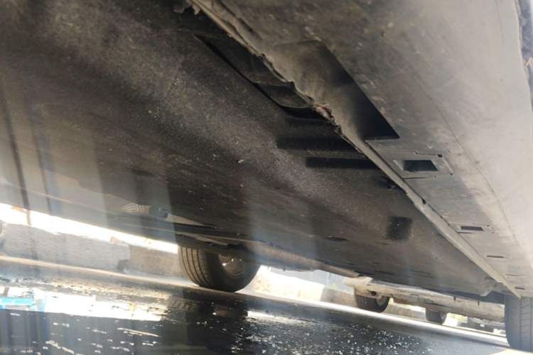 Used Hongqi H5 2024 2.0T Automatic Smart Connect Flagship Edition Chassis Front Left