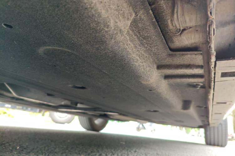 Used Hongqi H5 2024 2.0T Automatic Smart Connect Flagship Edition Chassis Front Left