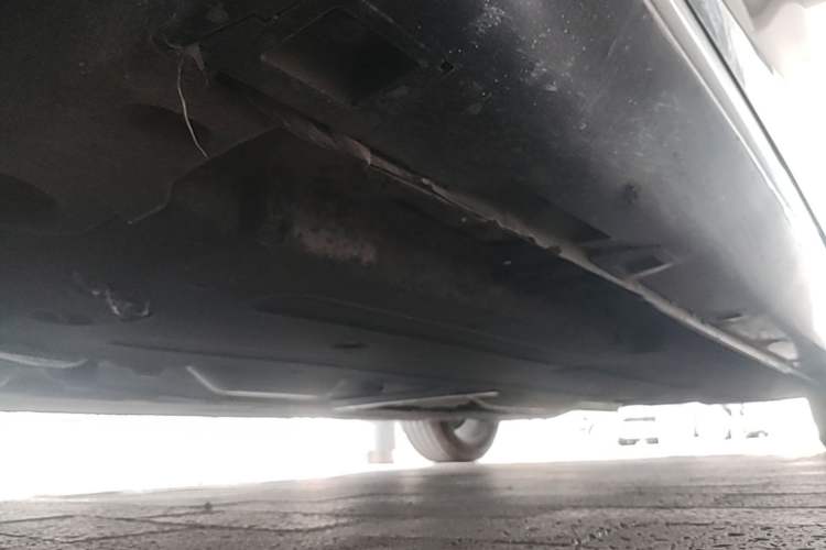 Used Hongqi H5 2024 2.0T Automatic Smart Connect Flagship Edition Chassis Front Left