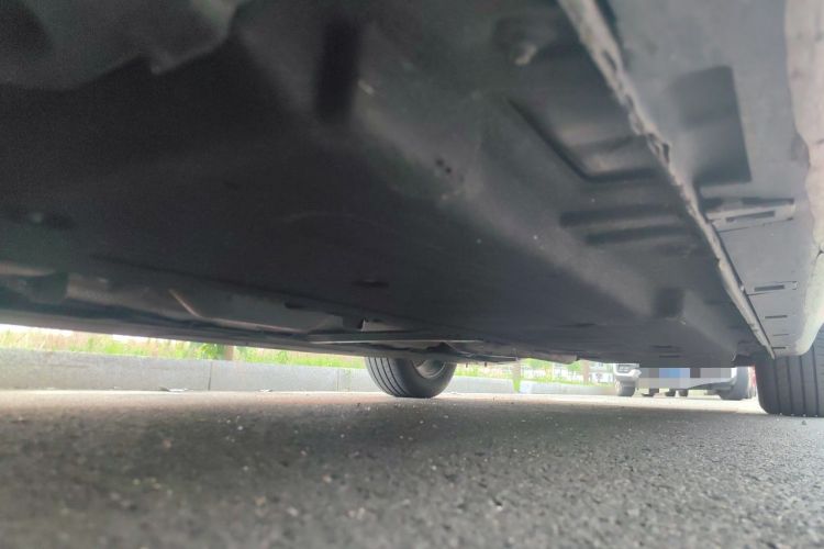 Used Hongqi H5 2024 2.0T Automatic Smart Connect Flagship Edition Chassis Front Left