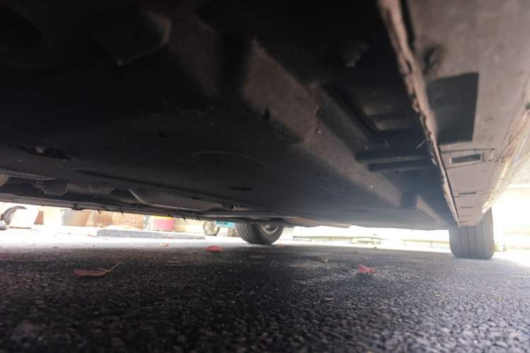Used Hongqi H5 2024 2.0T Automatic Smart Connect Flagship Edition Chassis Front Left