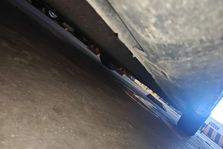 Used Hongqi H5 2024 2.0T Automatic Smart Connect Flagship Edition Chassis Front Left