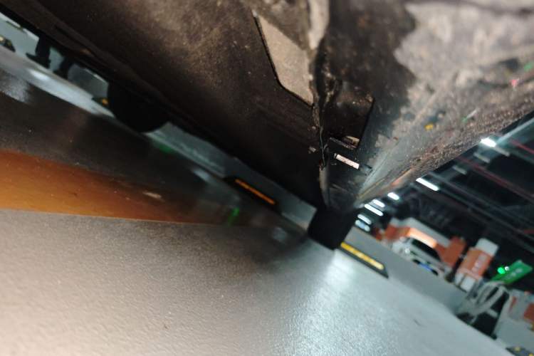 Used Hongqi H5 2024 2.0T Automatic Smart Connect Flagship Edition Chassis Front Left