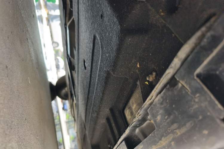 Used Hongqi H5 2024 2.0T Automatic Smart Connect Flagship Edition Chassis Front Left