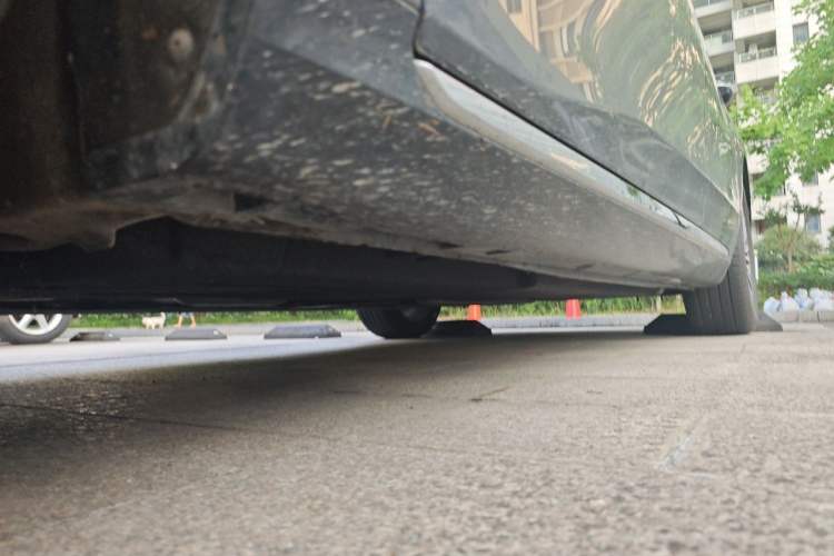 Used Hongqi H5 2024 1.5T DCT Smart Connect Flagship Edition Chassis Front Left