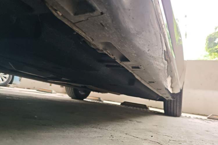 Used Hongqi H5 2024 2.0T Automatic Smart Connect Flagship Edition Chassis Front Left
