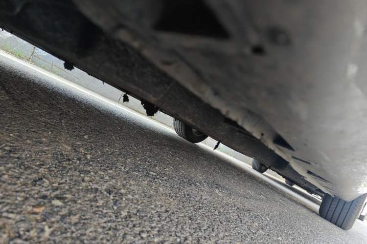 Used Hongqi H5 2024 2.0T Automatic Smart Connect Flagship Edition Chassis Front Left