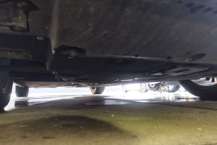 Used Hongqi H5 2024 2.0T Automatic Smart Connect Flagship Edition Chassis Front Right