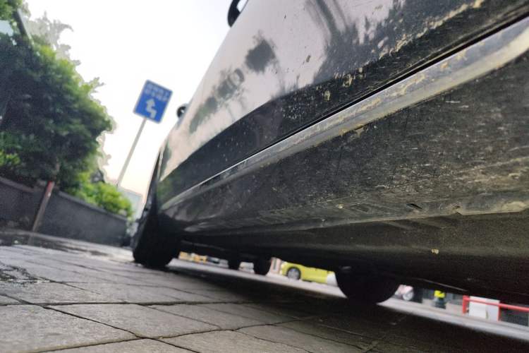 Used Hongqi H5 2024 2.0T Automatic Smart Connect Flagship Edition Chassis Front Right