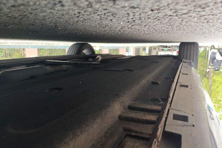 Used Hongqi H5 2024 2.0T Automatic Smart Connect Flagship Edition Chassis Front Right