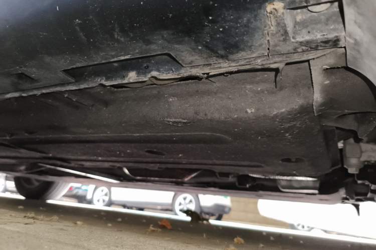 Used Hongqi H5 2024 1.5T DCT Smart Connect Flagship Edition Chassis Front Right
