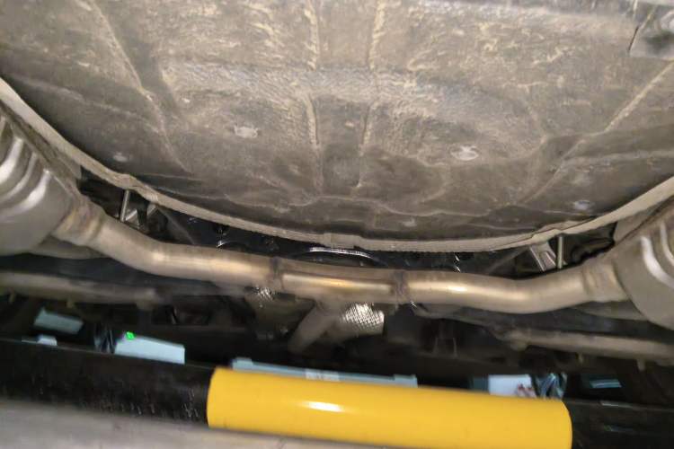 Used Hongqi H5 2024 2.0T Automatic Smart Connect Flagship Edition Chassis Rear
