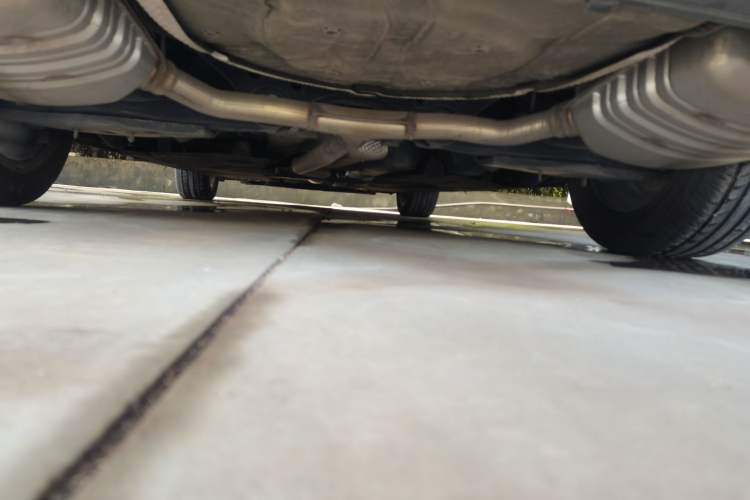 Used Hongqi H5 2024 2.0T Automatic Smart Connect Flagship Edition Chassis Rear