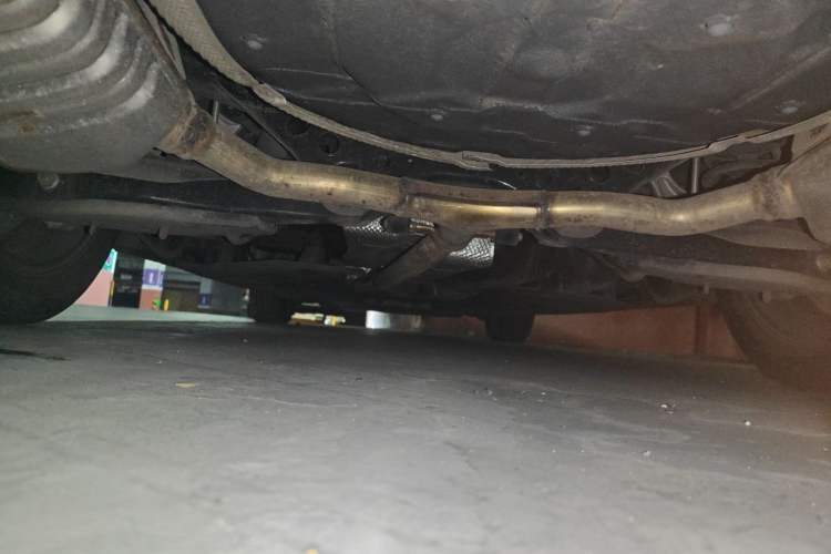 Used Hongqi H5 2024 2.0T Automatic Smart Connect Flagship Edition Chassis Rear