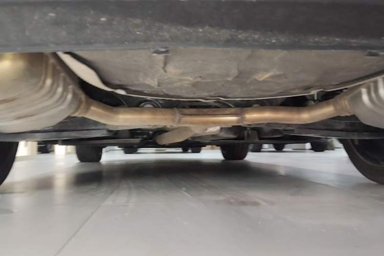 Used Hongqi H5 2024 2.0T Automatic Smart Connect Flagship Edition Chassis Rear