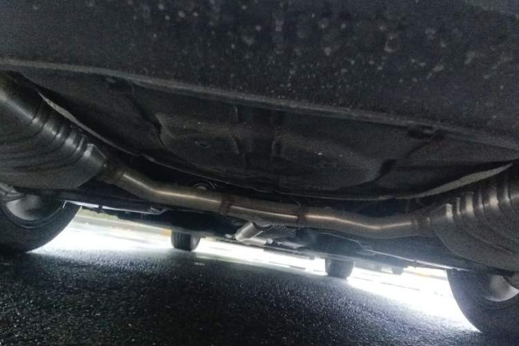 Used Hongqi H5 2024 2.0T Automatic Smart Connect Flagship Edition Chassis Rear