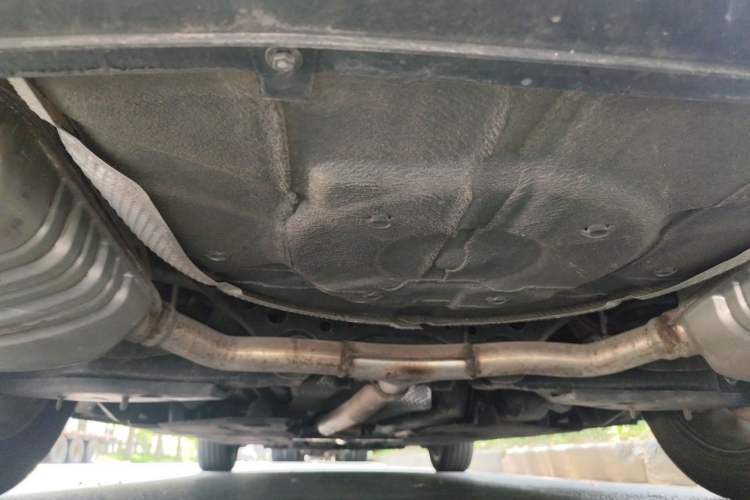 Used Hongqi H5 2024 2.0T Automatic Smart Connect Flagship Edition Chassis Rear