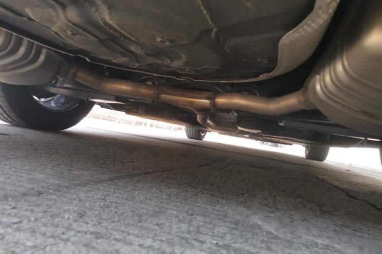 Used Hongqi H5 2024 2.0T Automatic Smart Connect Flagship Edition Chassis Rear
