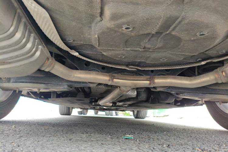 Used Hongqi H5 2024 2.0T Automatic Smart Connect Flagship Edition Chassis Rear
