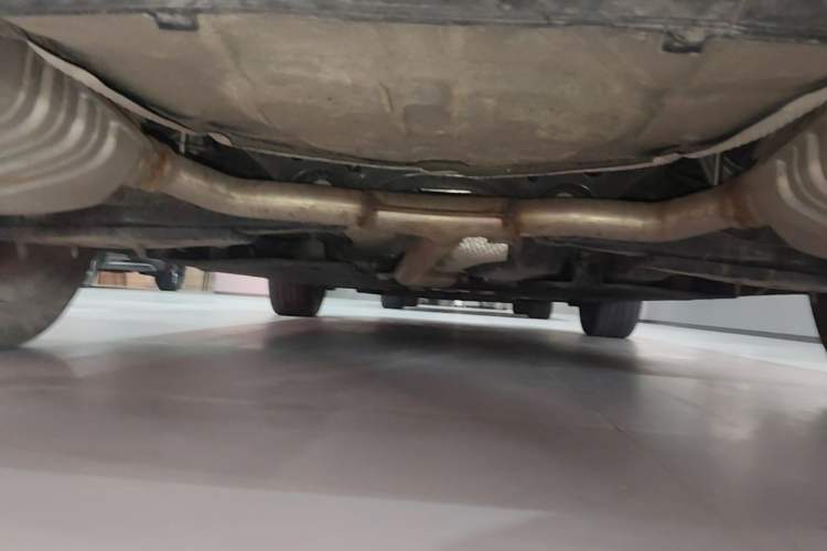 Used Hongqi H5 2024 2.0T Automatic Smart Connect Flagship Edition Chassis Rear