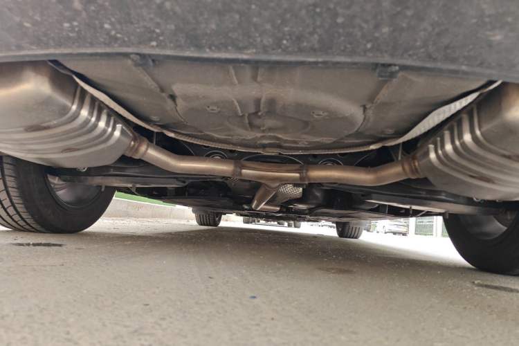 Used Hongqi H5 2024 2.0T Automatic Smart Connect Flagship Edition Chassis Rear