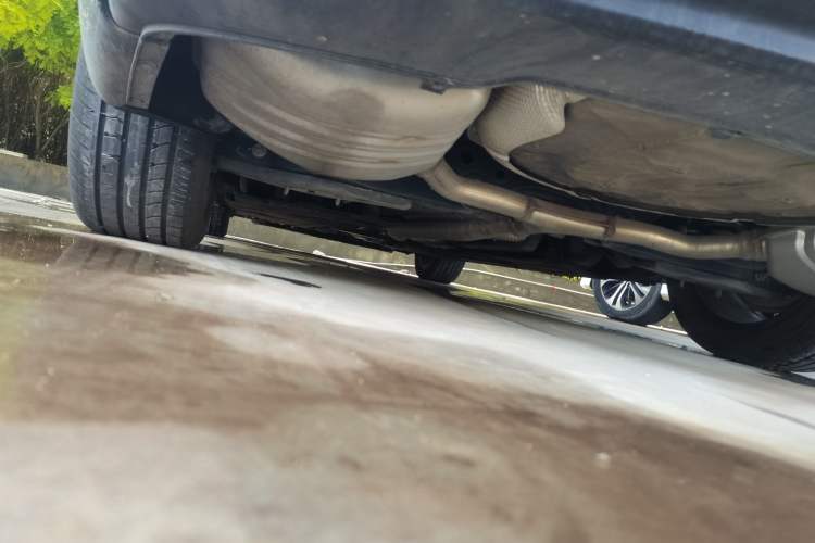 Used Hongqi H5 2024 2.0T Automatic Smart Connect Flagship Edition Chassis Rear Left
