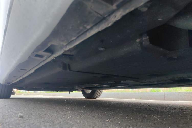 Used Hongqi H5 2024 2.0T Automatic Smart Connect Flagship Edition Chassis Rear Left
