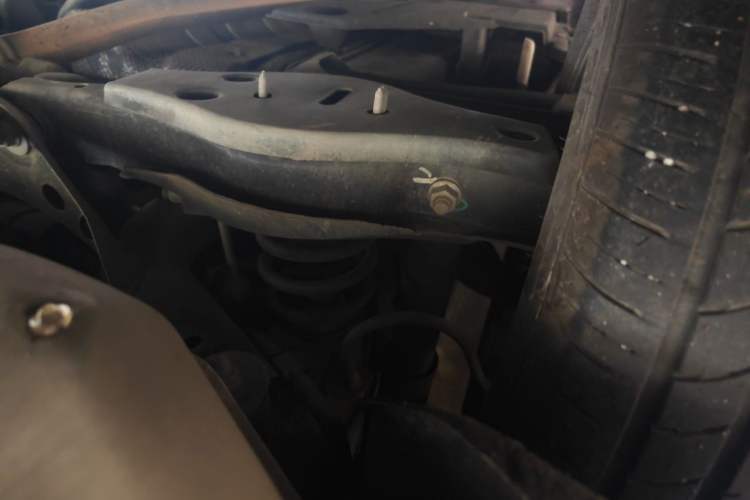 Used Hongqi H5 2024 2.0T Automatic Smart Connect Flagship Edition Chassis Rear Left