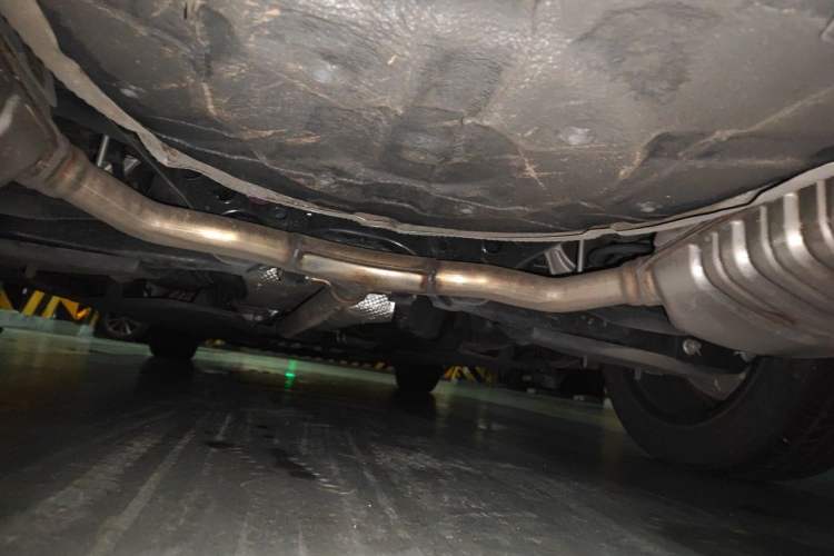 Used Hongqi H5 2024 2.0T Automatic Smart Connect Flagship Edition Chassis Rear