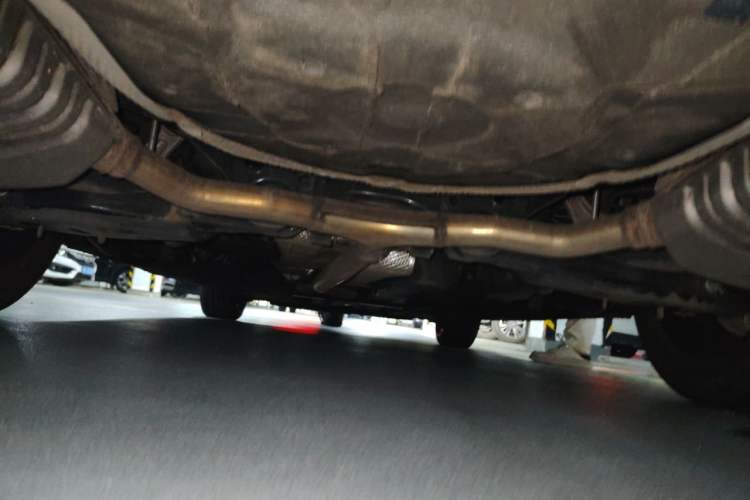Used Hongqi H5 2024 1.5T DCT Smart Connect Flagship Edition Chassis Rear