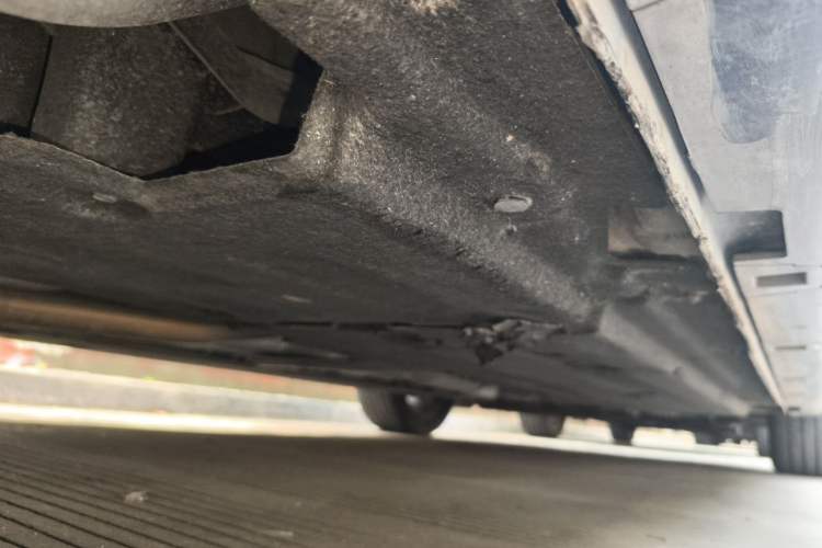 Used Hongqi H5 2024 2.0T Automatic Smart Connect Flagship Edition Chassis Rear Right