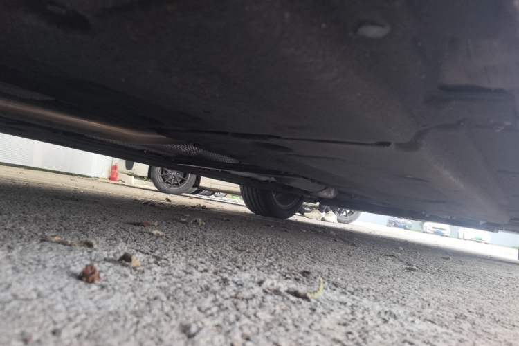 Used Hongqi H5 2024 2.0T Automatic Smart Connect Flagship Edition Chassis Rear Right