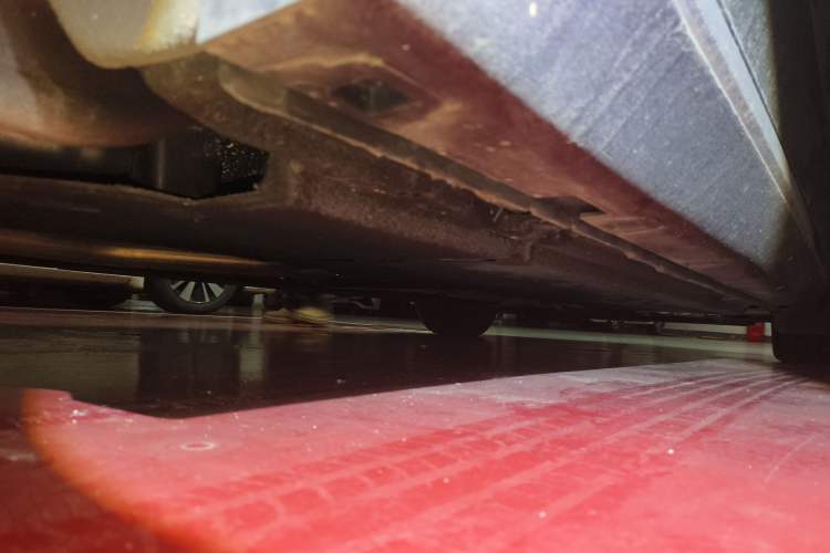 Used Hongqi H5 2024 2.0T Automatic Smart Connect Flagship Edition Chassis Rear Right
